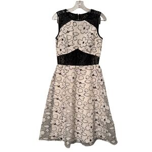 White Floral Embroidered Dress Black Lace Trim‎ Sleeveless Party Dress Size 4